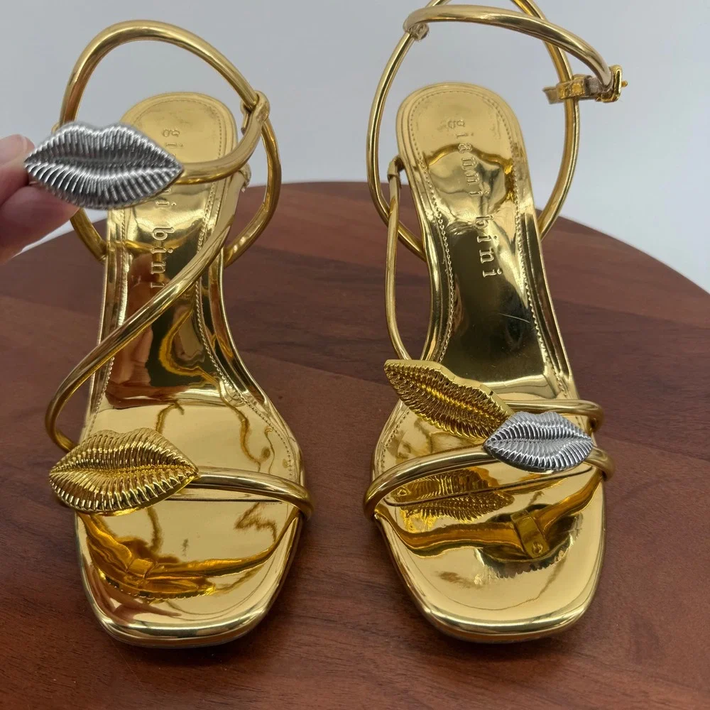 Gianni Bini Heeled Sandals Womens Gold Metallic Lip Charm Strappy Stiletto 8M